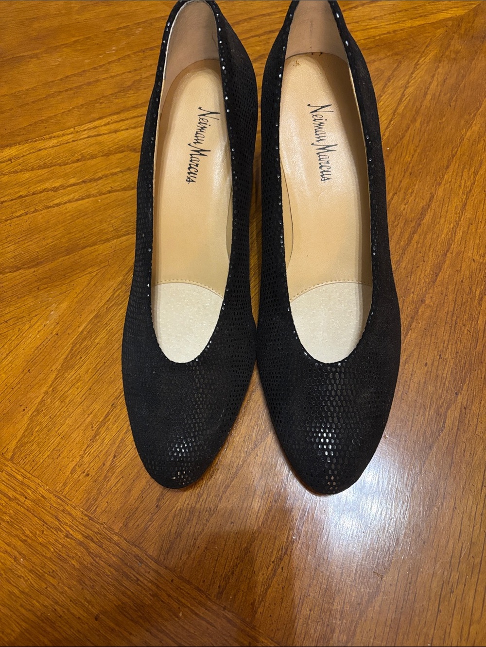 Neiman Marcus Black Textured Pointed Heels